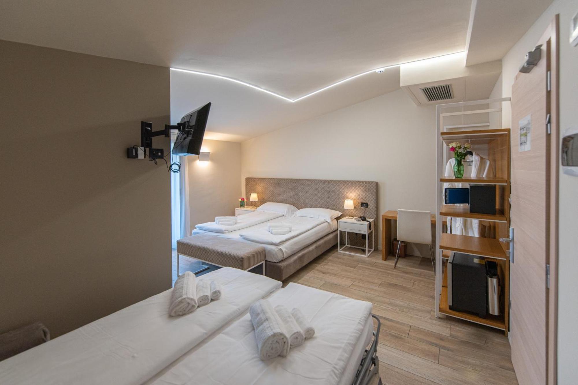 Ile Hotel Peschiera del Garda Exteriör bild