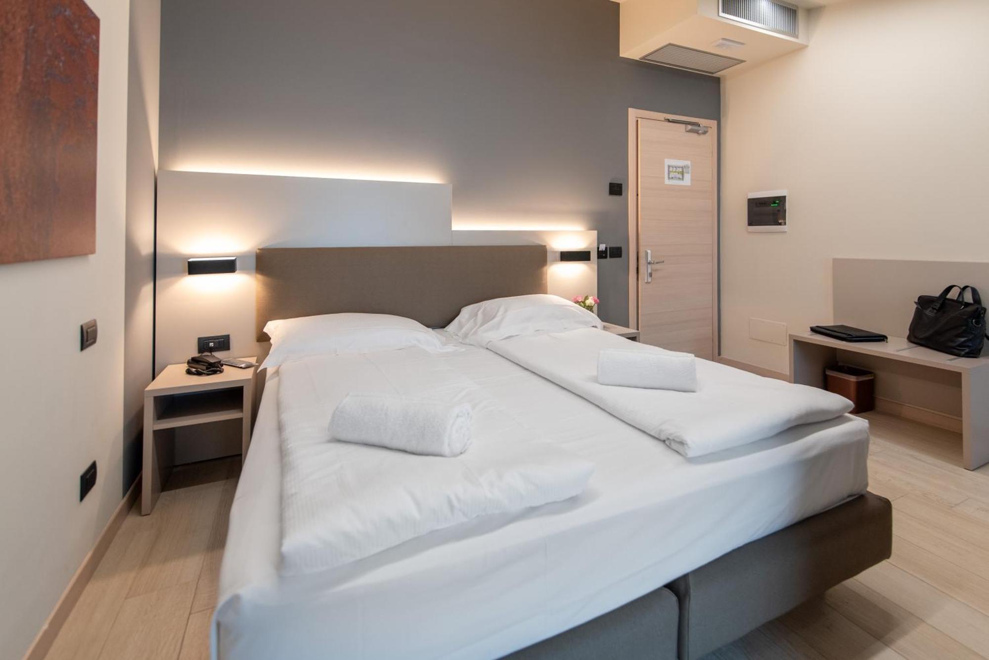 Ile Hotel Peschiera del Garda Exteriör bild