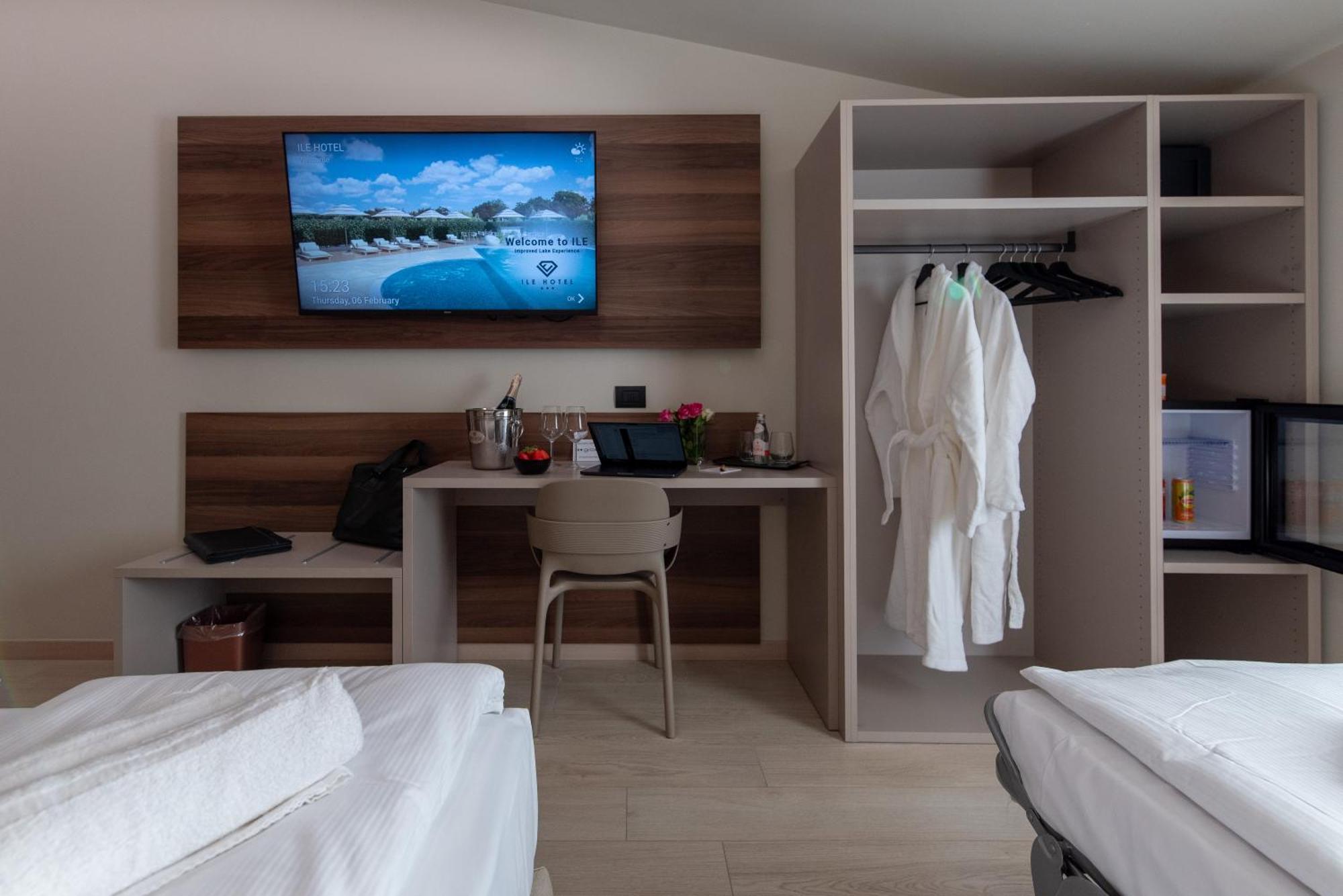 Ile Hotel Peschiera del Garda Exteriör bild