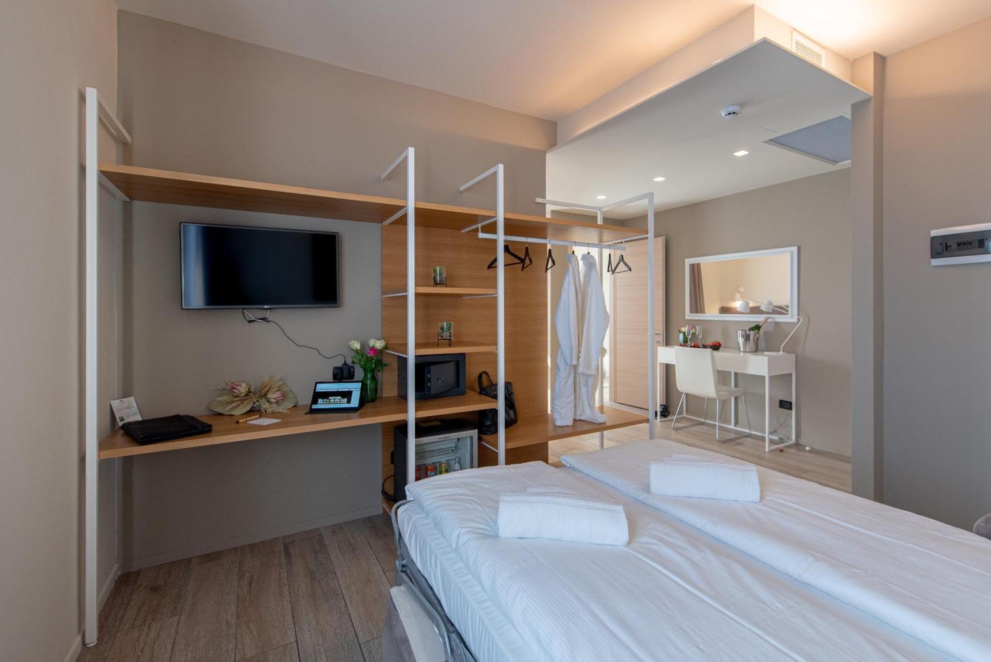 Ile Hotel Peschiera del Garda Exteriör bild