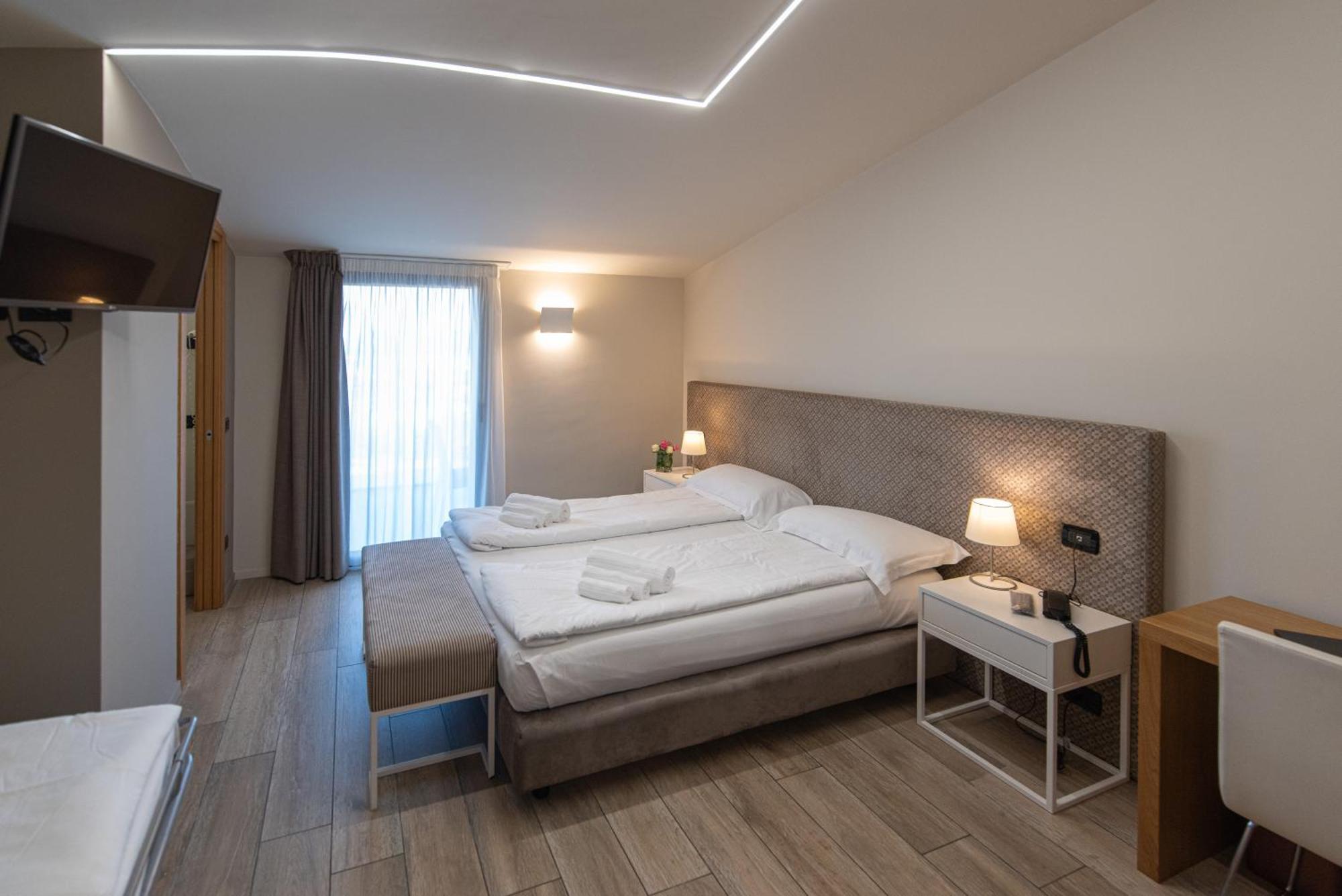 Ile Hotel Peschiera del Garda Exteriör bild