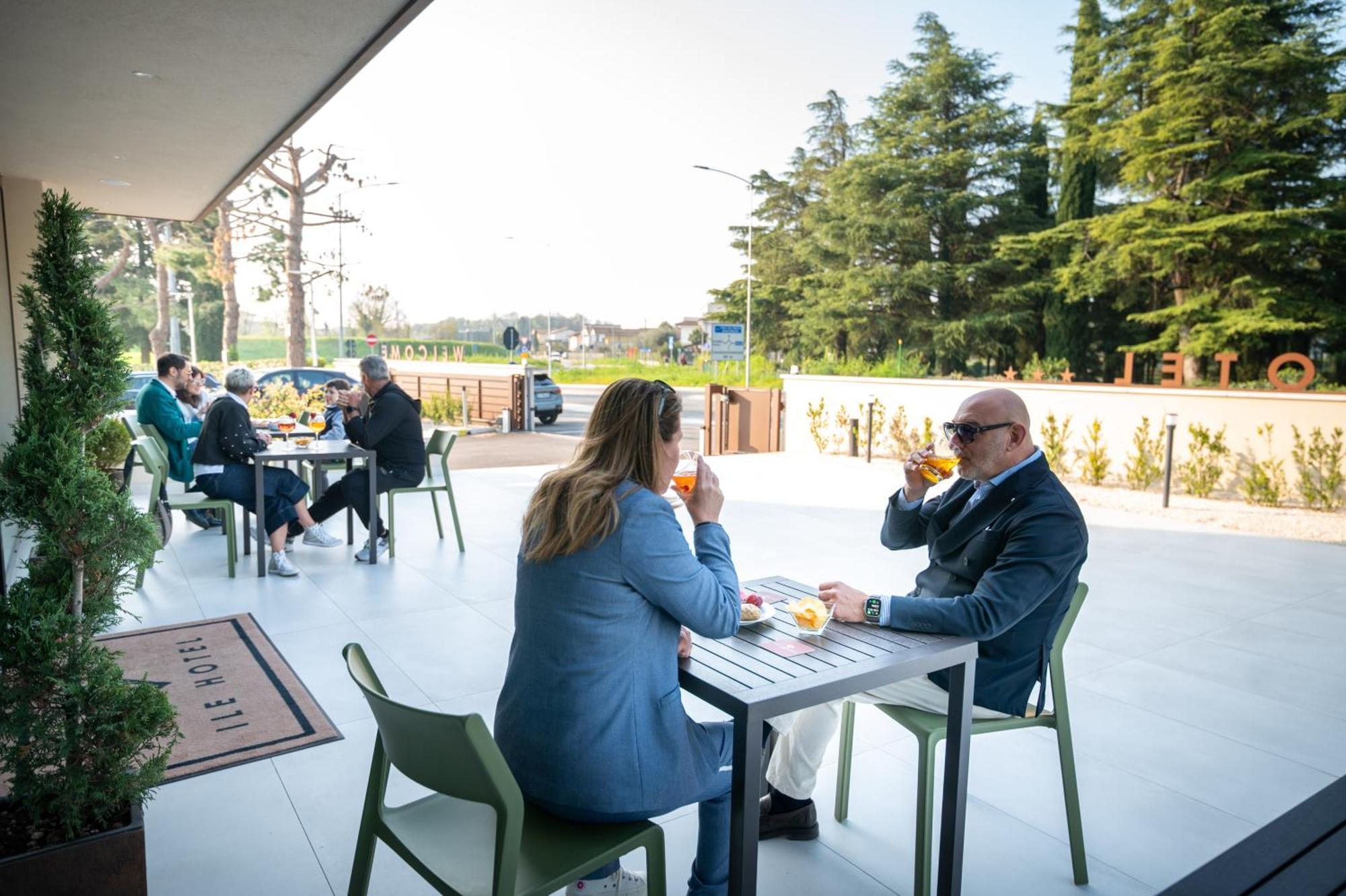Ile Hotel Peschiera del Garda Exteriör bild